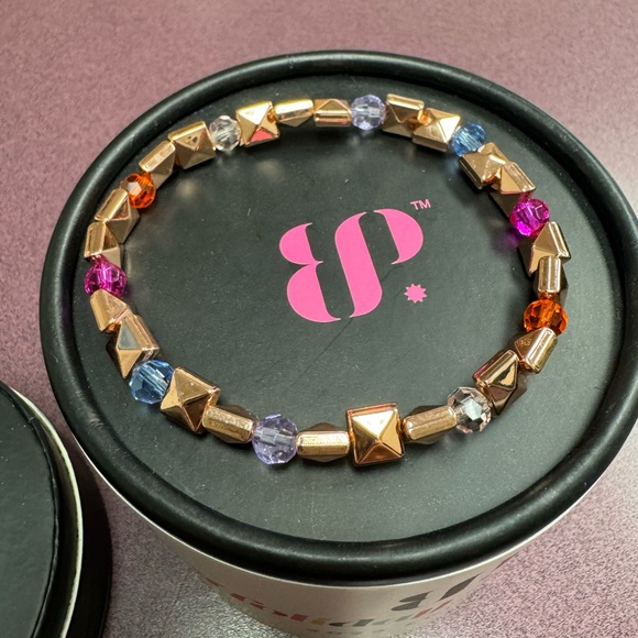 Santa’s Workshop Elves, 2023 Holiday Stack - Picture 4 of 5